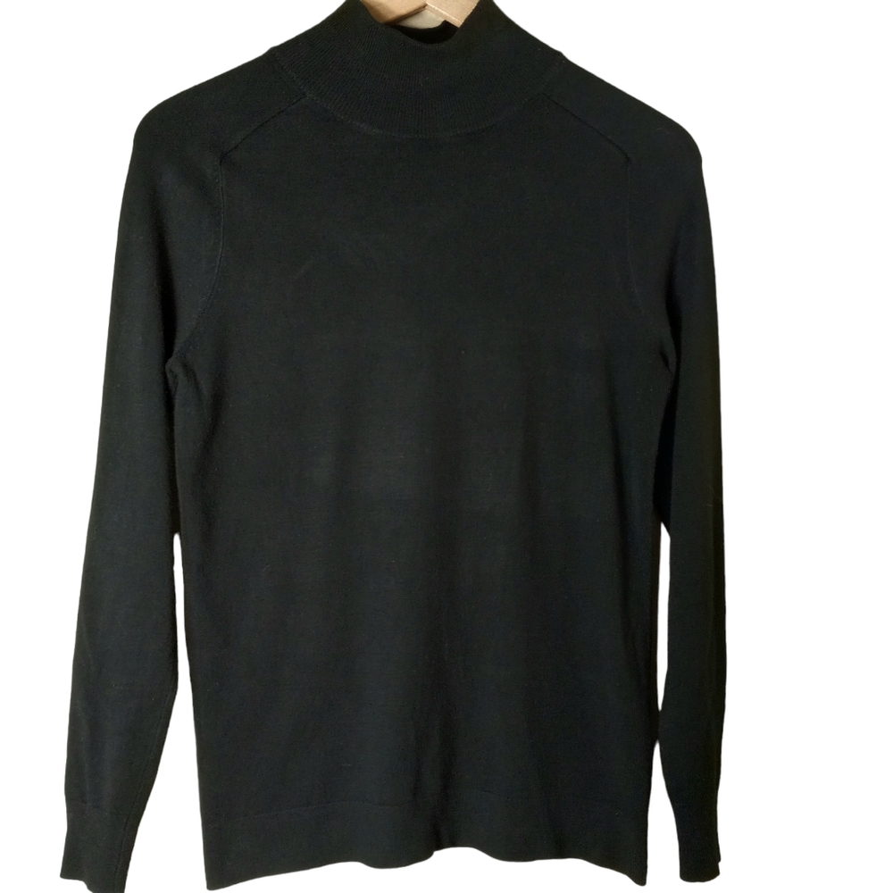 APT9  black rayon blend sweater size medium soft warm good condition